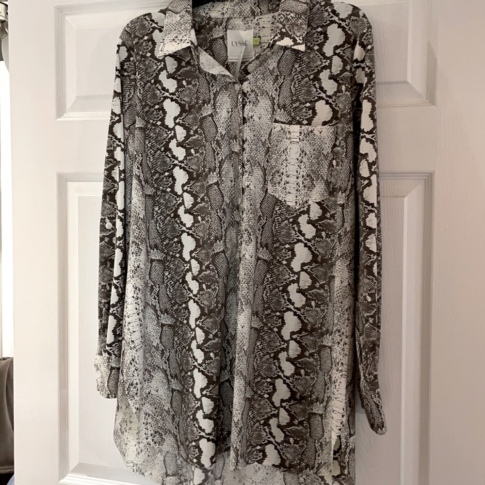 Gorgeous stretchy long Lysse top xl